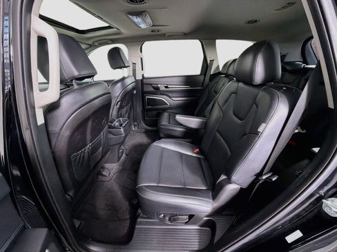 Used 2025 Kia Telluride S FWD image 30