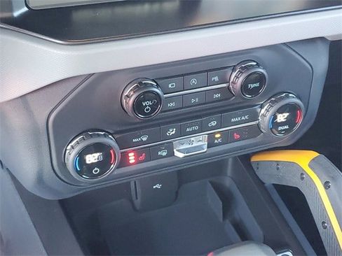 Used 2021 Ford Bronco Badlands image 19