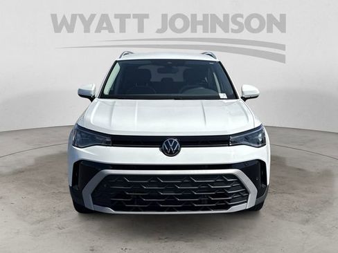 Used 2025 Volkswagen Taos SE FWD image 8