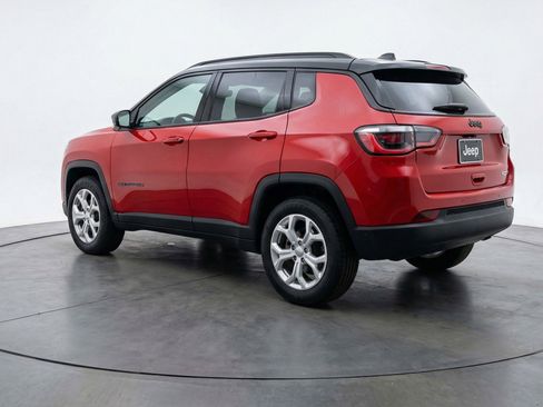 Used 2025 Jeep Compass Latitude image 6