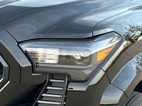 Used 2025 Toyota Tacoma SR5 image 4