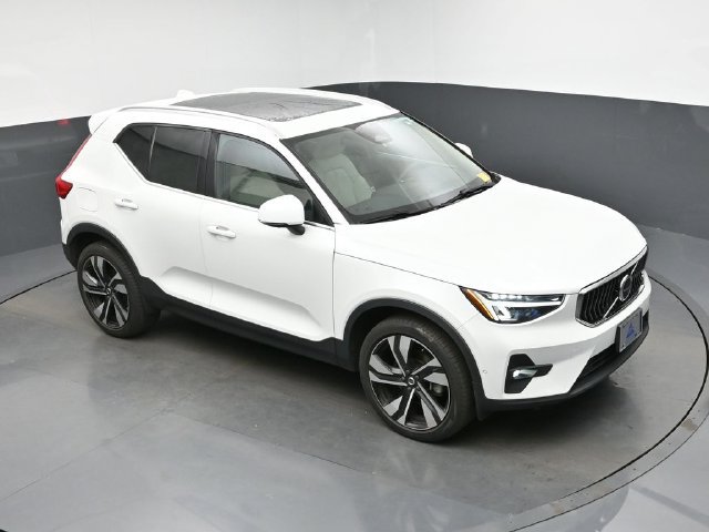Used 2024 Volvo XC40 B5 Plus w/ Protection Package Premier AWD/4WD image 18