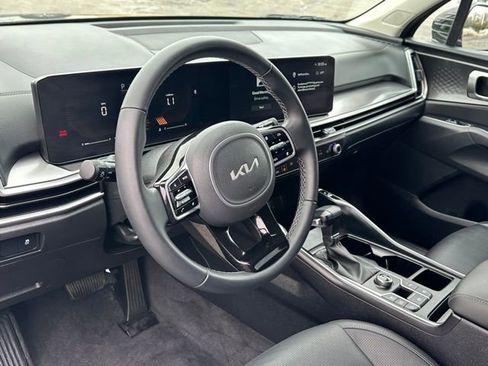 Used 2025 Kia Sorento S image 31