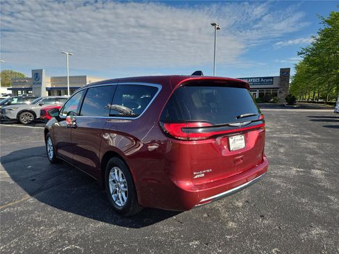 Used 2023 Chrysler Pacifica Touring-L FWD image 25