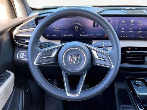 Used 2025 Buick Enclave Preferred w/ Power Package image 8