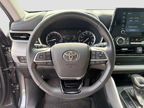 Used 2021 Toyota Highlander XLE AWD/4WD image 12