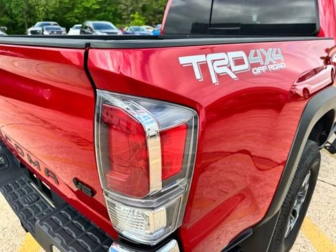 Used 2021 Toyota Tacoma TRD Off-Road AWD/4WD image 18