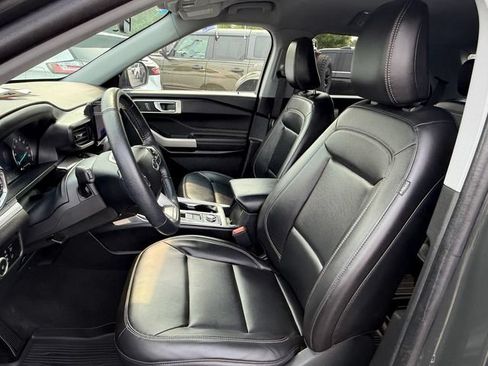 Certified 2023 Ford Explorer XLT w/ Equipment Group 202A AWD/4WD image 7