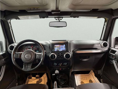 Used 2017 Jeep Wrangler Unlimited Rubicon w/ Connectivity Group AWD/4WD image 24