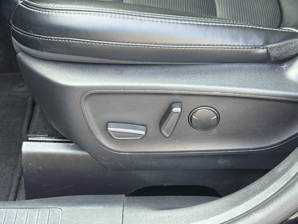 Used 2025 Ford Escape Platinum AWD/4WD image 25
