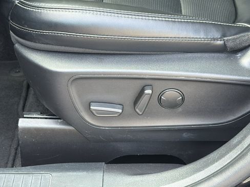 Used 2025 Ford Escape Platinum AWD/4WD image 25