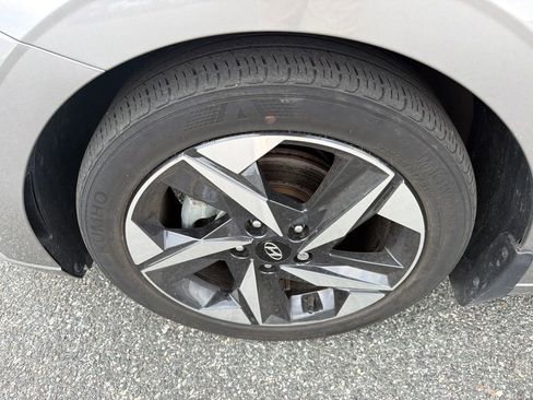 Used 2023 Hyundai Elantra Limited FWD image 11