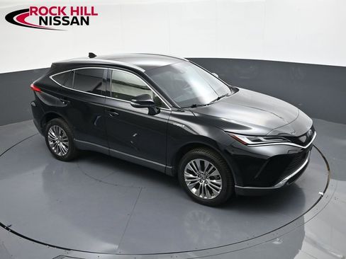 Used 2021 Toyota Venza XLE image 19