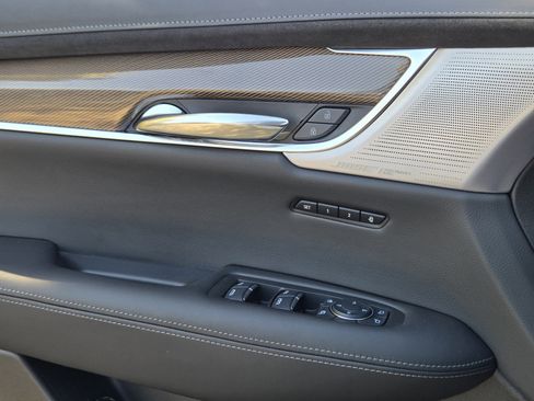 Used 2024 Cadillac XT6 Sport w/ Platinum Package image 32