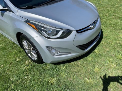 Used 2015 Hyundai Elantra SE w/ Option Group 02 FWD image 9