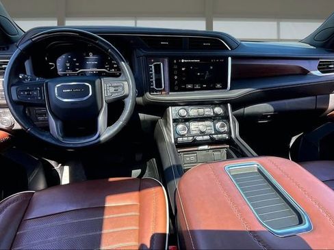 Used 2023 GMC Yukon Denali Ultimate AWD/4WD image 16