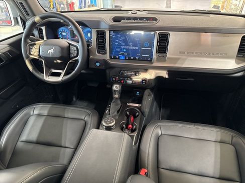 New 2025 Ford Bronco Outer Banks w/ Sasquatch Package image 34