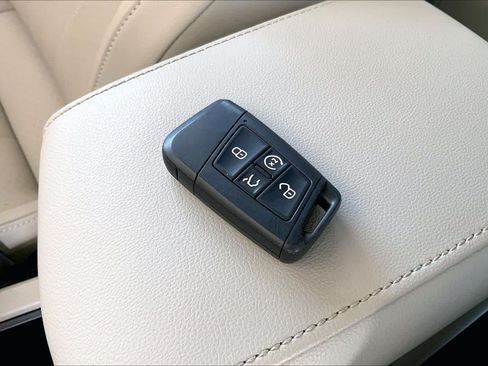 Used 2023 Volkswagen Tiguan SE R-Line FWD image 15
