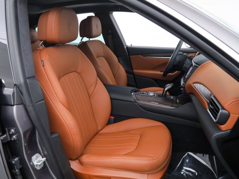 Certified 2023 Maserati Levante GT AWD/4WD image 11