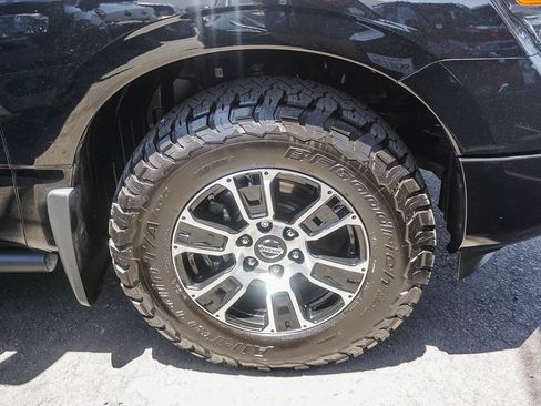 Used 2021 Nissan Titan SV w/ SV Convenience Package AWD/4WD image 10
