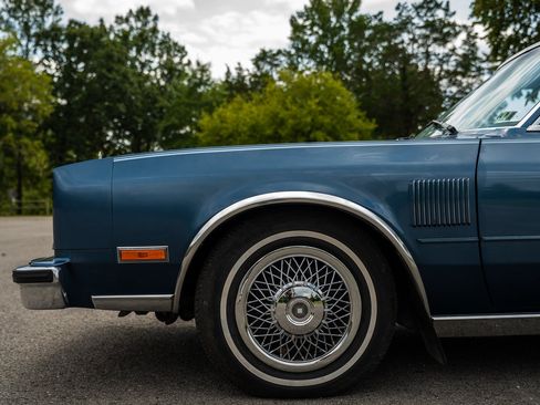 Used 1988 Chrysler Fifth Avenue RWD image 29
