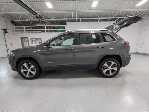 Used 2019 Jeep Cherokee Limited image 11