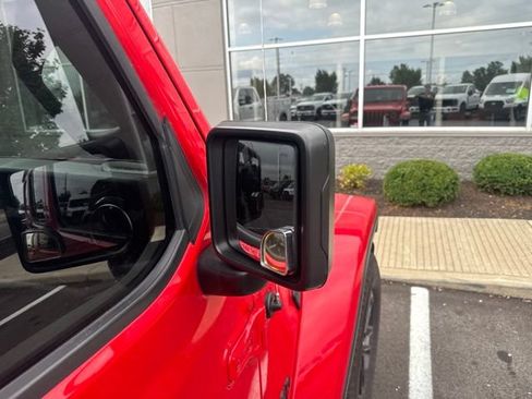 Used 2021 Jeep Wrangler Unlimited Sahara AWD/4WD image 12