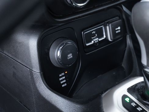 Used 2016 Jeep Renegade Latitude w/ Safety & Security Group image 14