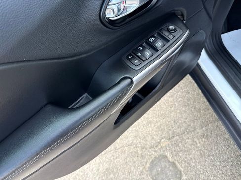 Used 2022 Jeep Cherokee Latitude Lux FWD image 11