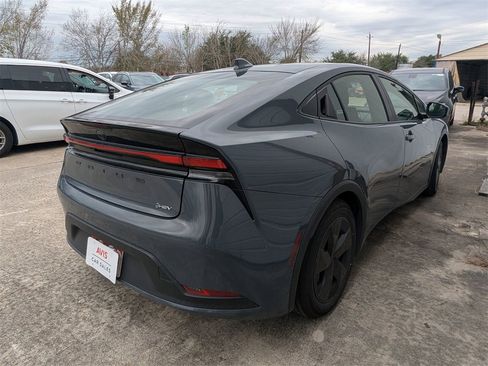 Used 2025 Toyota Prius LE image 4