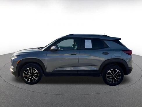 Used 2025 Chevrolet TrailBlazer LT w/ Driver Confidence Package image 9