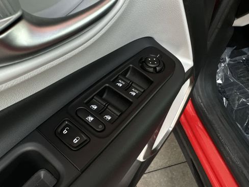 Certified 2022 Jeep Renegade Latitude w/ Convenience Group image 18