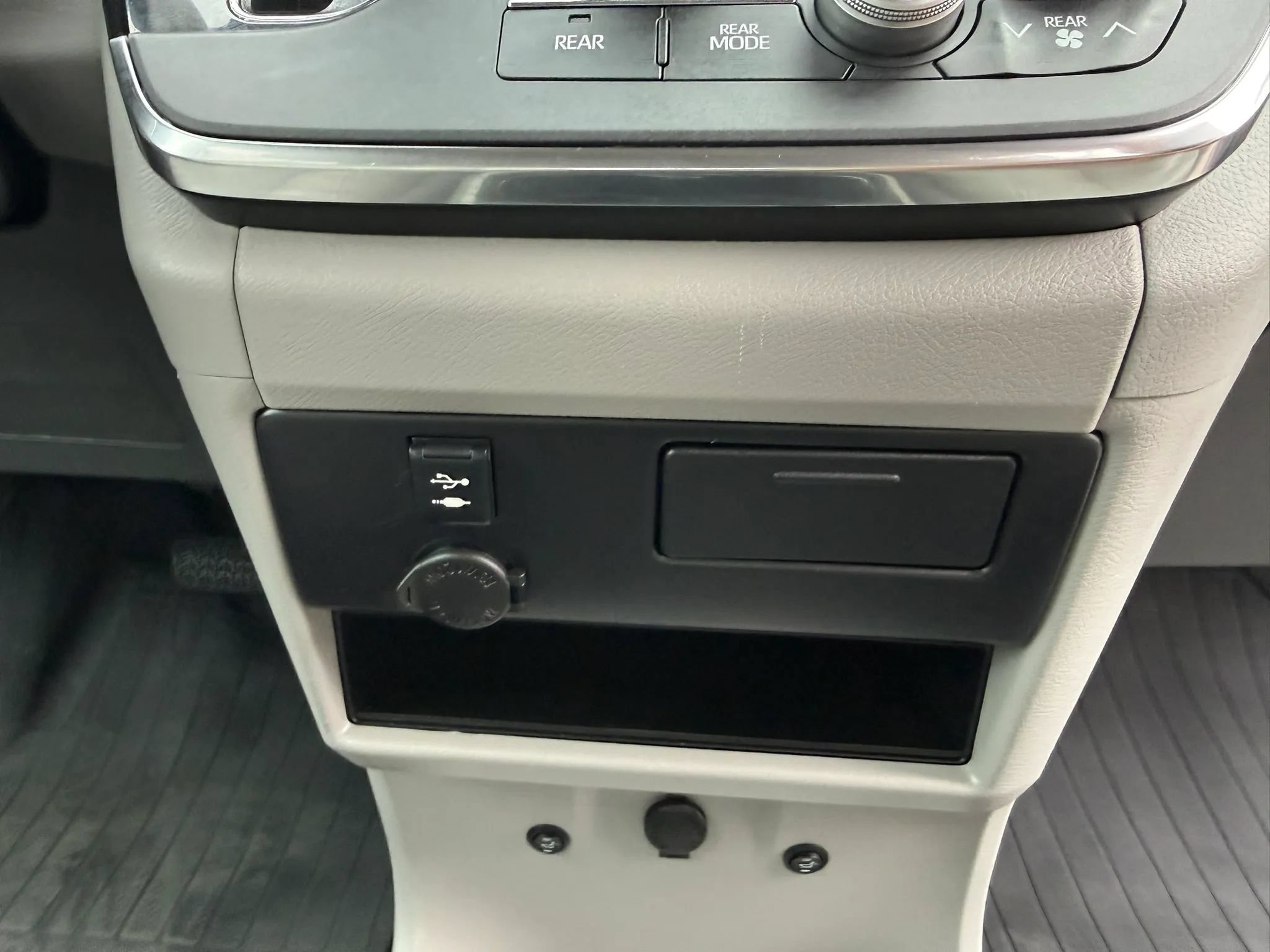 Used 2019 Toyota Sienna LE FWD image 30