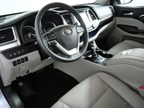 Used 2016 Toyota Highlander Limited Platinum AWD/4WD image 13