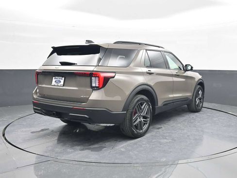 New 2026 Ford Explorer ST-Line w/ ST-Line Street Pack image 7