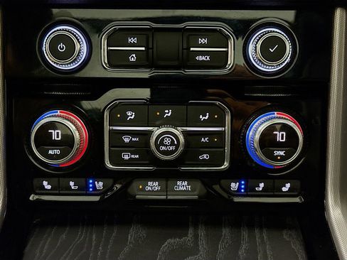 Used 2021 GMC Yukon XL Denali AWD/4WD image 16
