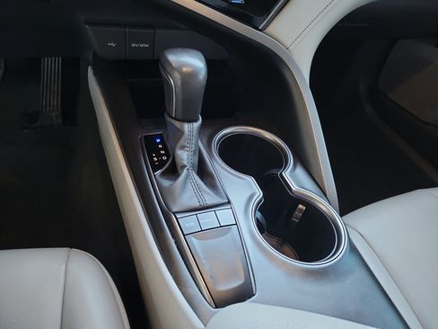 Used 2023 Toyota Camry SE image 13