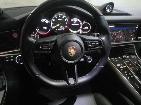 Used 2023 Porsche Panamera 4 Platinum Edition image 9