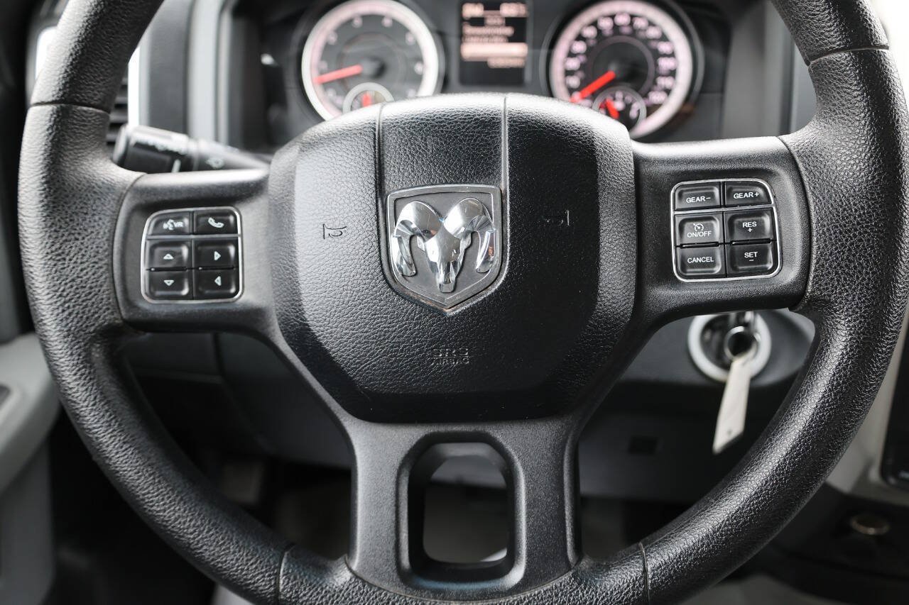 Used 2016 RAM 1500 Classic SLT AWD/4WD image 18