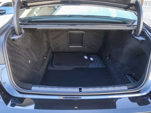 Used 2025 BMW 750e xDrive w/ Premium Package image 21