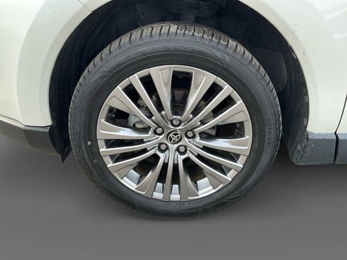 Used 2021 Toyota Venza Limited image 14