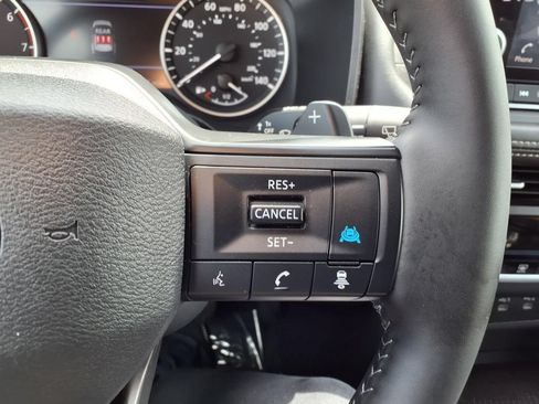 Used 2025 Nissan Rogue SV AWD/4WD image 14