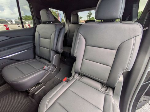 Used 2026 Chevrolet Traverse LT w/ Sun and Wheel Package FWD image 10