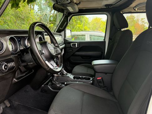 Used 2020 Jeep Wrangler Unlimited Sahara AWD/4WD image 9