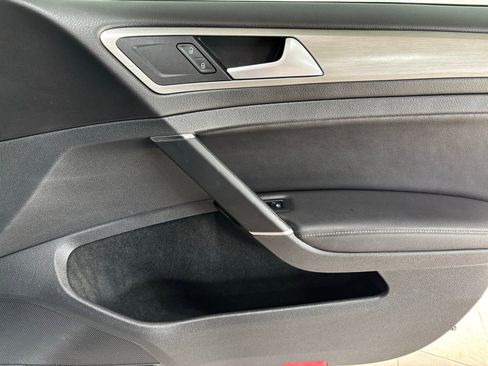 Used 2016 Volkswagen Golf Limited Edition image 16