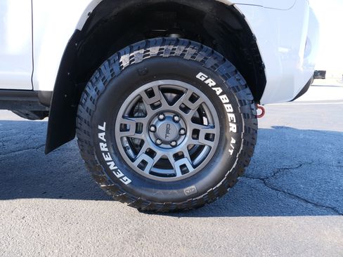 Used 2020 Toyota 4Runner SR5 image 10