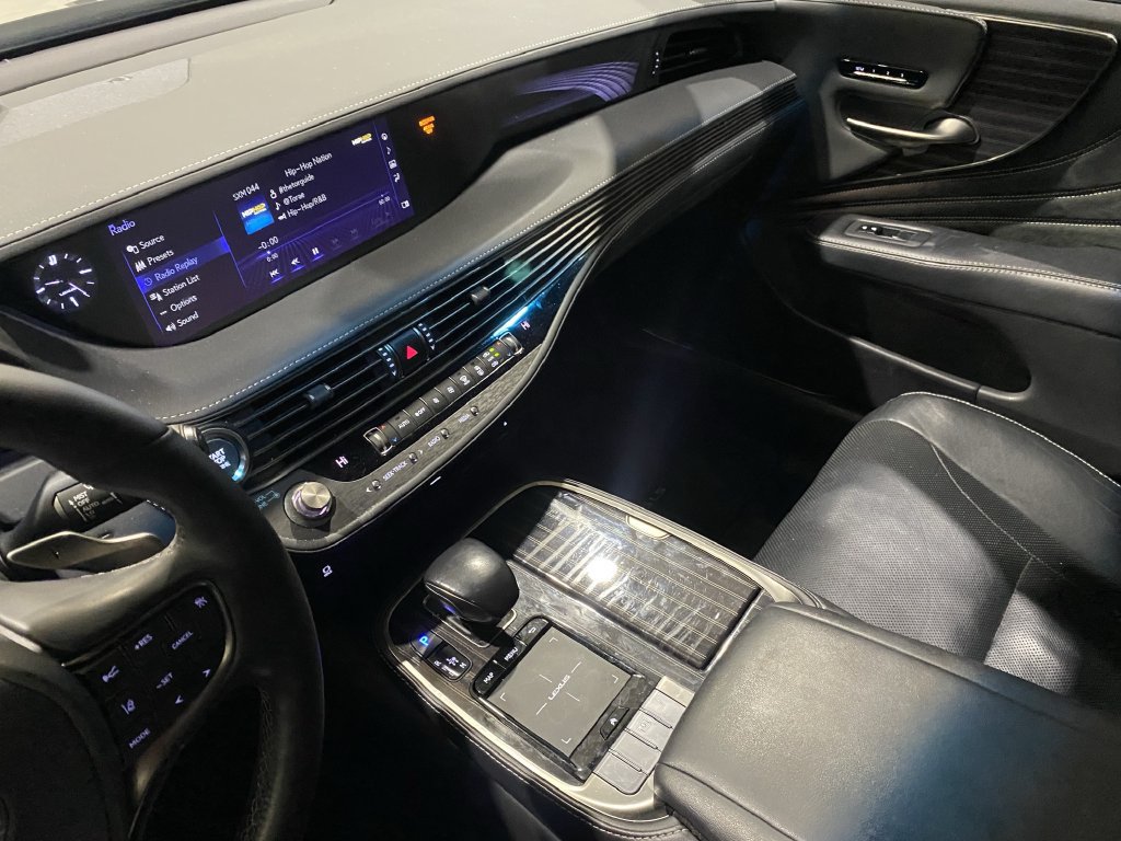Used 2019 Lexus LS 500 w/ Accessory Package (Z2) RWD image 8