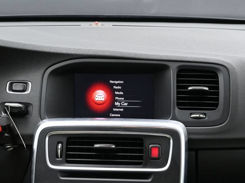 Used 2018 Volvo S60 T5 Dynamic w/ Vision Package FWD image 18