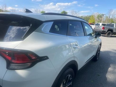 Used 2023 Kia Sportage EX AWD/4WD image 6