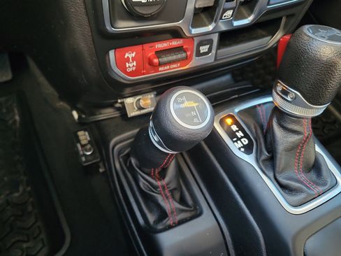 Used 2018 Jeep Wrangler Unlimited Rubicon AWD/4WD image 33